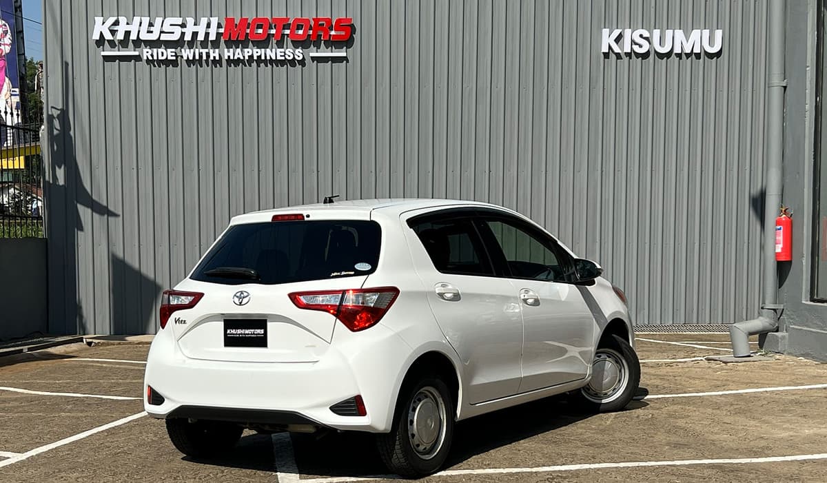 2018 Toyota Vitz image-8