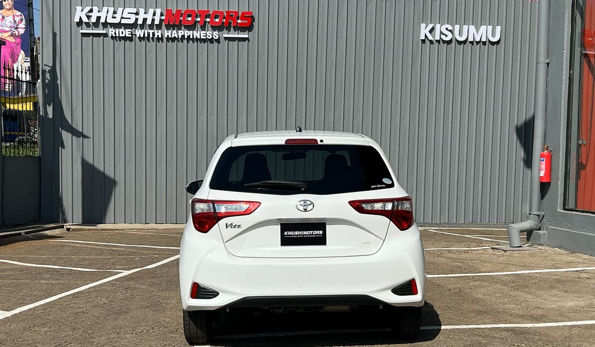 2018 Toyota Vitz image-9