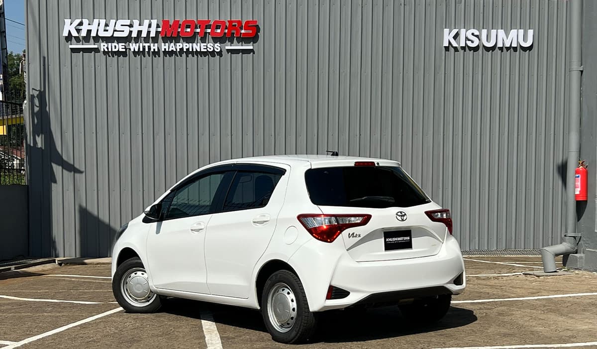 2018 Toyota Vitz image-10