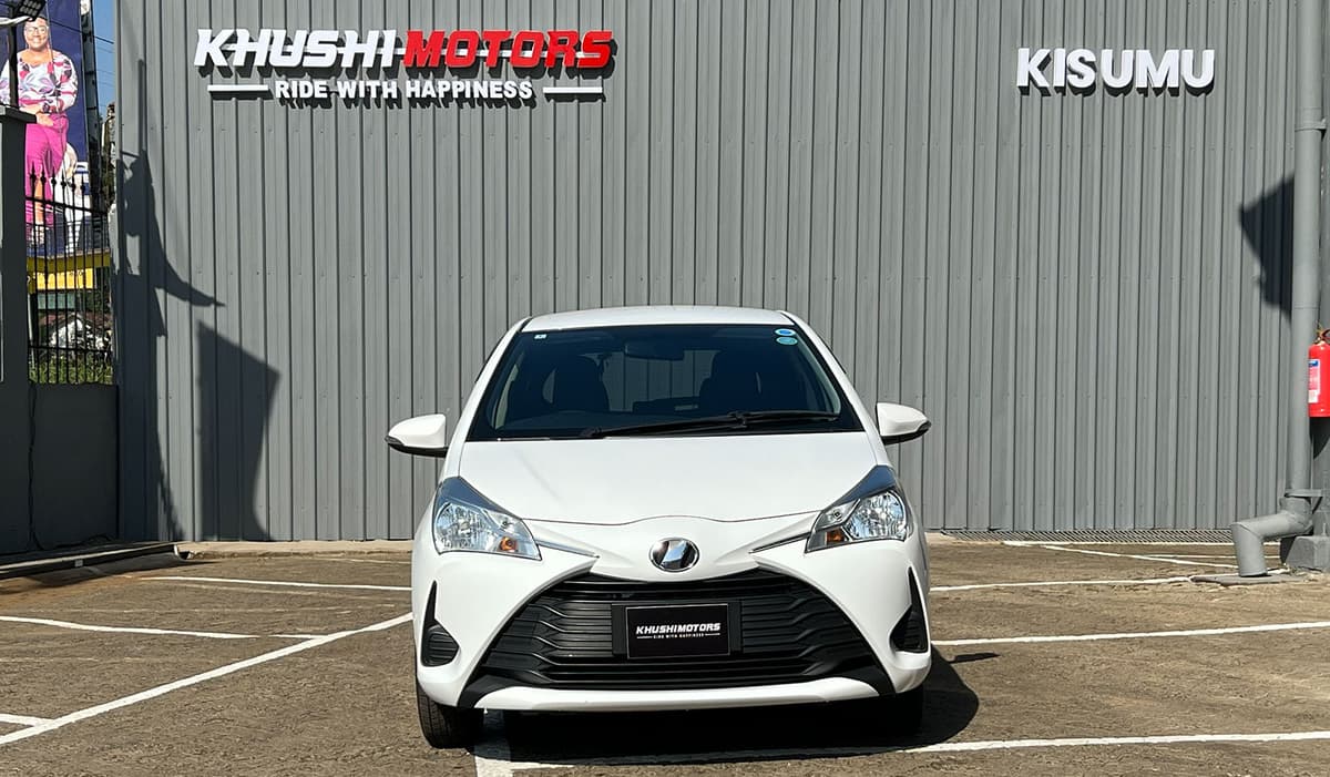 2018 Toyota Vitz image-12