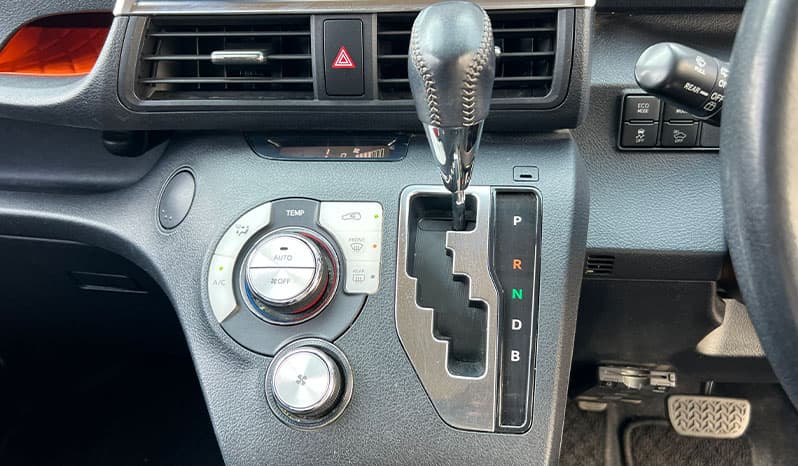 2018 Toyota Sienta Hybrid X image-10