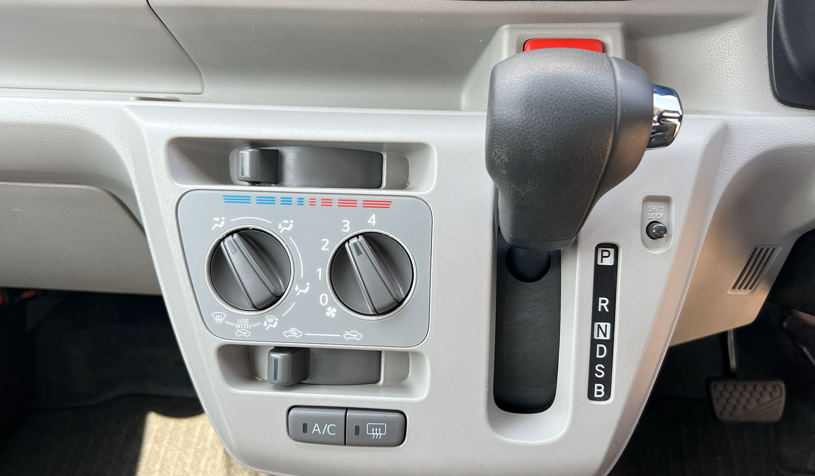 2018 Daihatsu Mira Es image-3