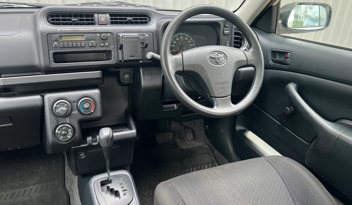 2018 Toyota Probox DX image-13
