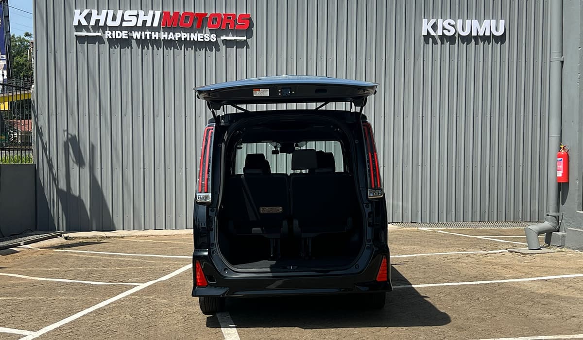 2018 Toyota Noah WXB image-2