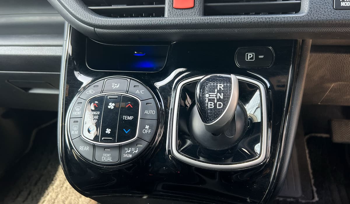 2018 Toyota Noah WXB image-4