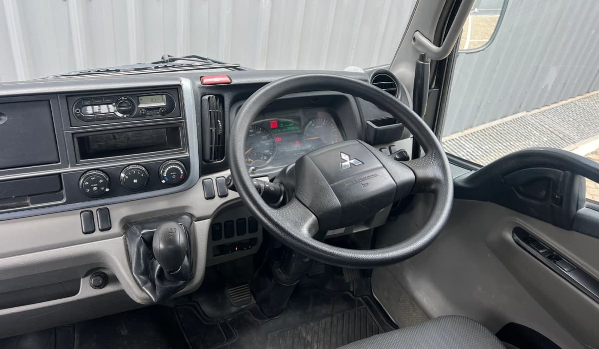 2018 Mitsubishi Fuso Canter Dump image-10