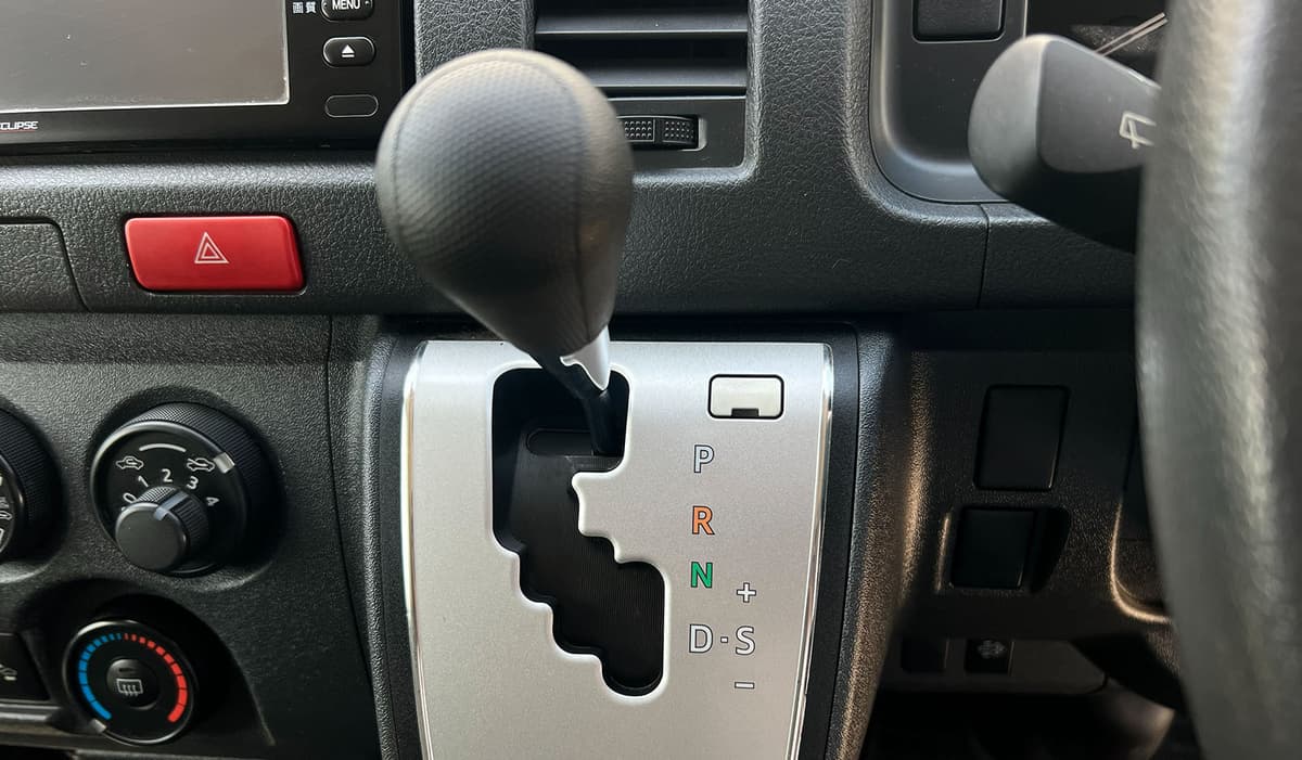 2018 Toyota Hiace Long DX image-4