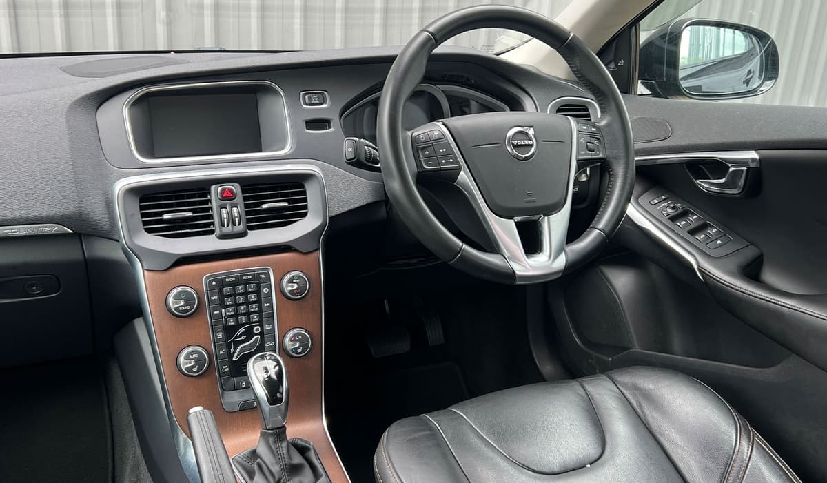 2018 Volvo V40 T5 image-6