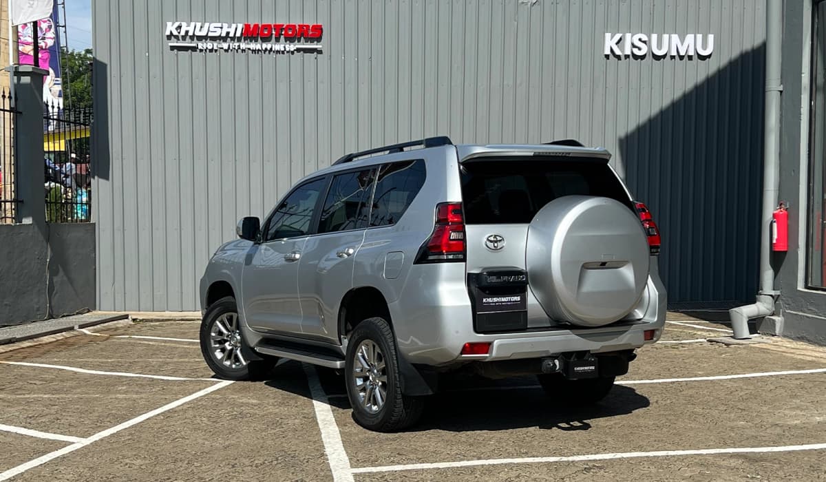 2021 Toyota Land Cruiser Prado VXL image-2