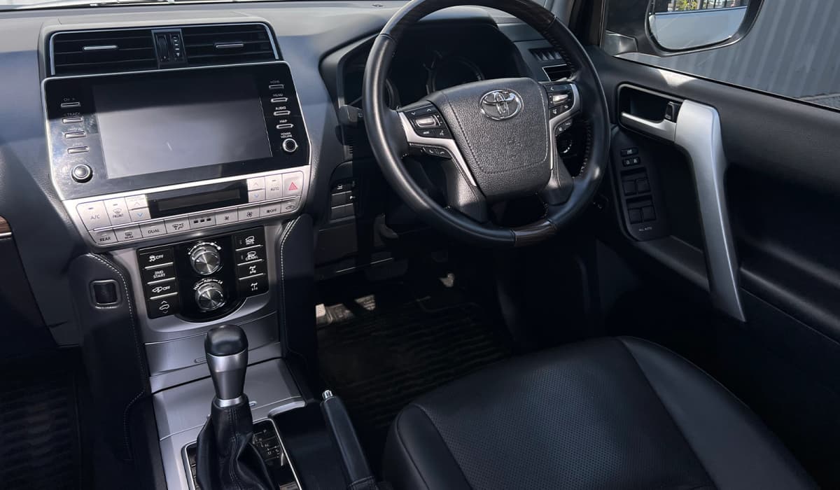 2021 Toyota Land Cruiser Prado VXL image-3