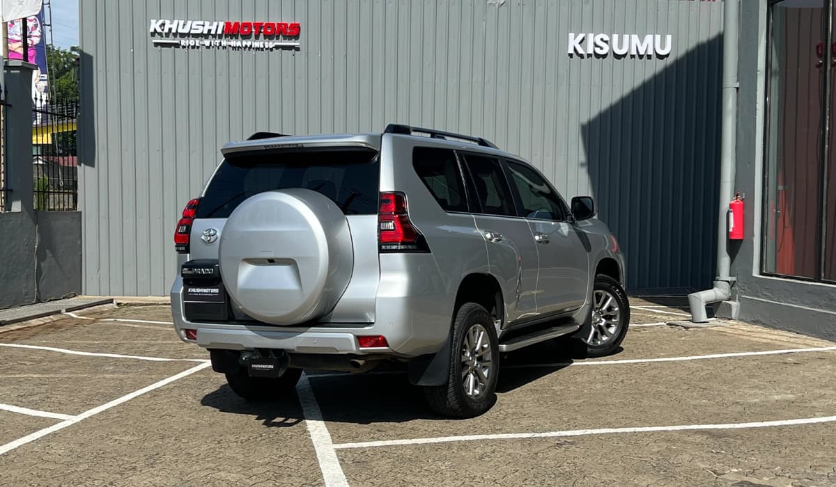 2021 Toyota Land Cruiser Prado VXL image-11