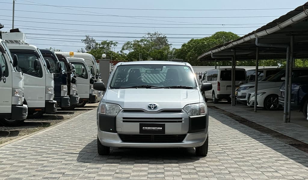 2019 Toyota Probox Hybrid DX Comfort image-9