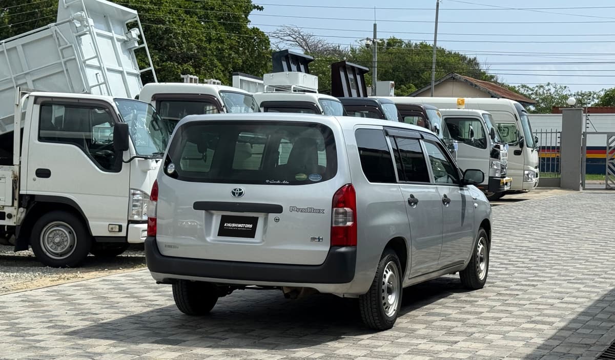 2019 Toyota Probox Hybrid DX Comfort image-13