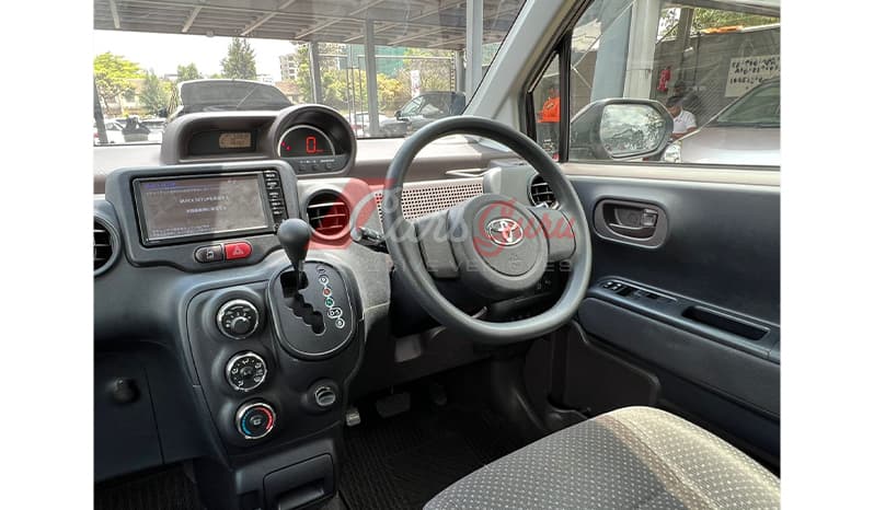 2016 Toyota Spade F image-8