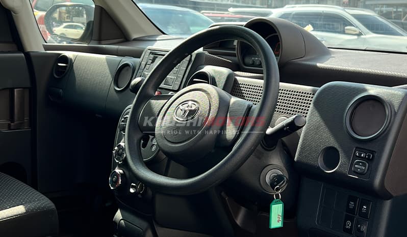 2016 Toyota Spade F image-25
