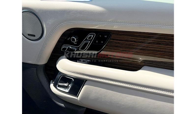 2019 Land Rover Range Rover Vogue image-9