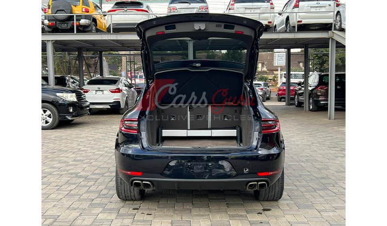 2016 Porsche Macan image-6