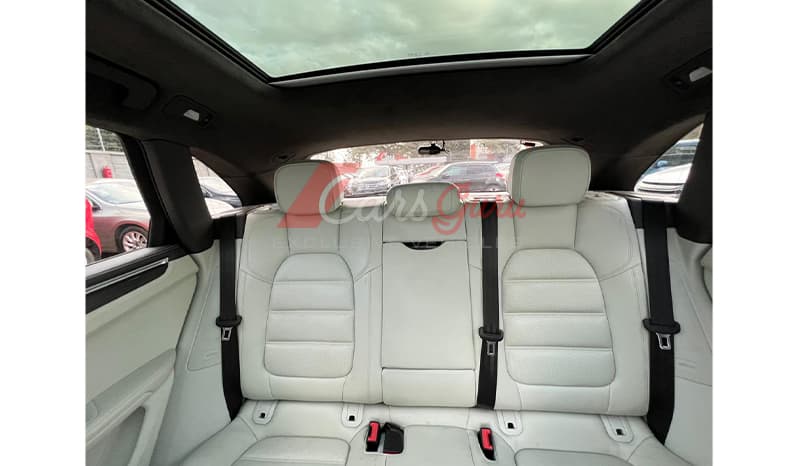2016 Porsche Macan image-9
