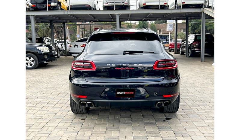 2016 Porsche Macan image-11