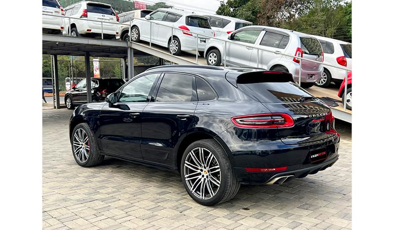 2016 Porsche Macan image-13