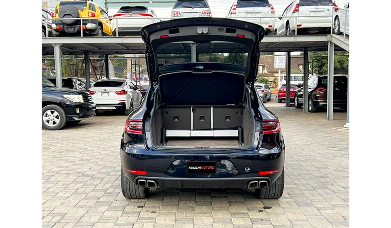 2016 Porsche Macan image-19