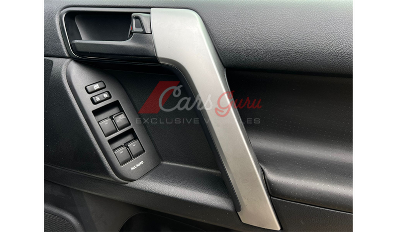 2016 Toyota Land Cruiser Prado TX image-3