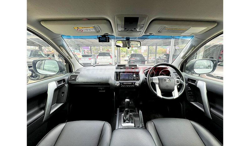 2016 Toyota Land Cruiser Prado TX image-14
