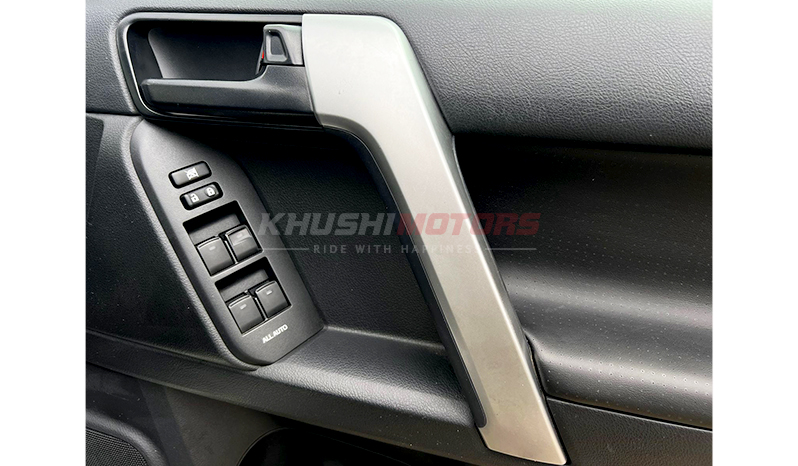 2016 Toyota Land Cruiser Prado TX image-17