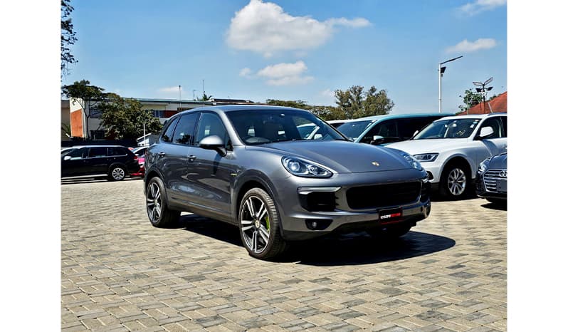 2016 Porsche Cayenne image-2