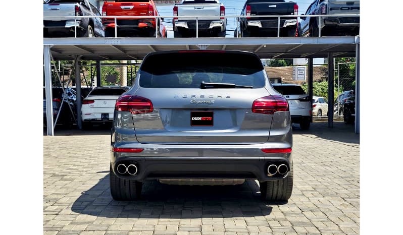 2016 Porsche Cayenne image-3