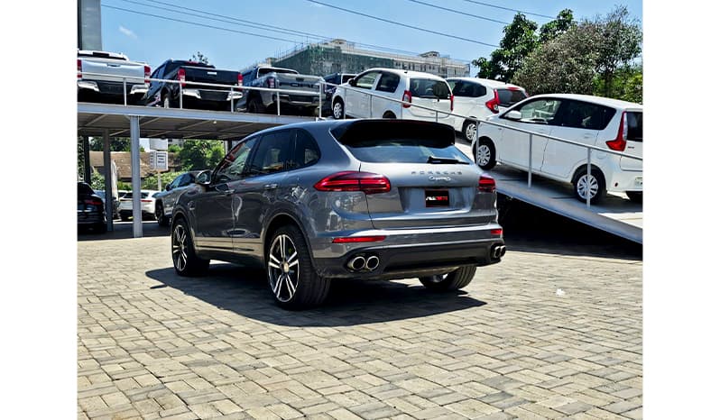 2016 Porsche Cayenne image-4