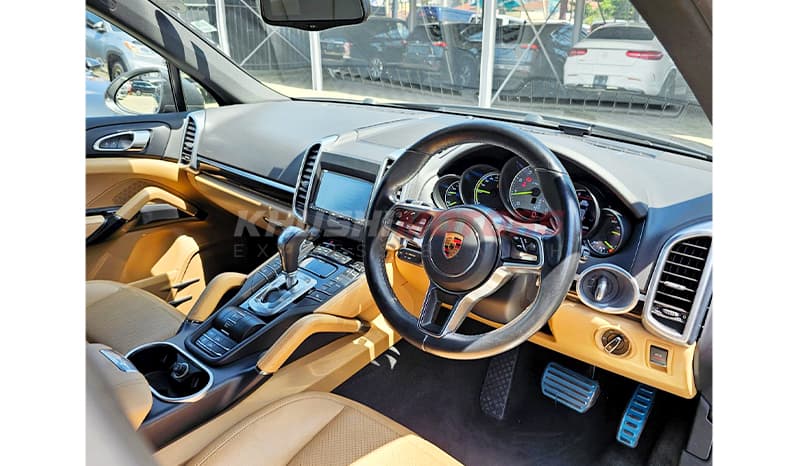 2016 Porsche Cayenne image-7