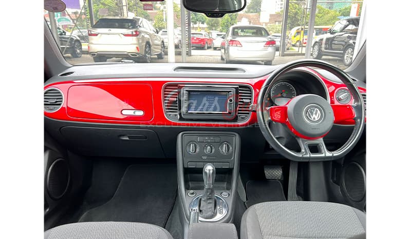 2016 Volkswagen Beetle image-9