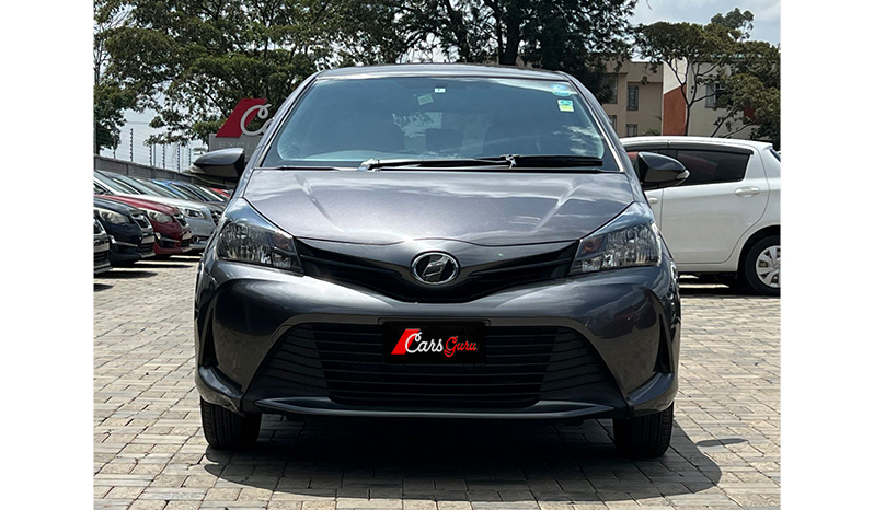 2016 Toyota Vitz F image-2