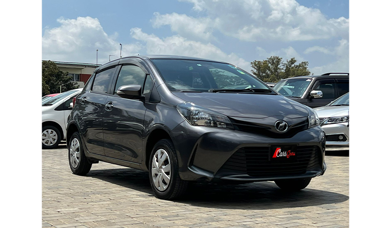 2016 Toyota Vitz F image-3