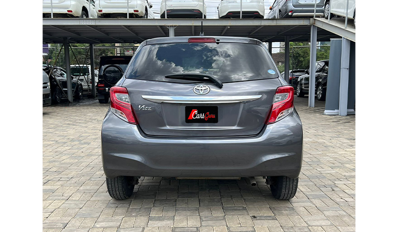 2016 Toyota Vitz F image-4