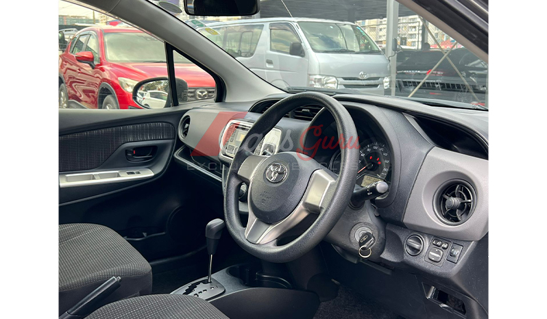 2016 Toyota Vitz F image-9