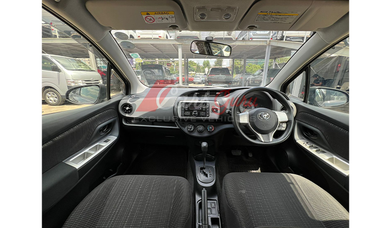 2016 Toyota Vitz F image-10