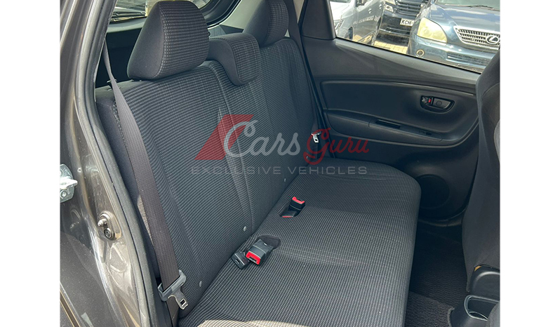 2016 Toyota Vitz F image-11
