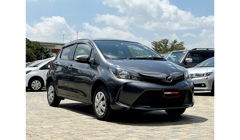 2016 Toyota Vitz F image-13