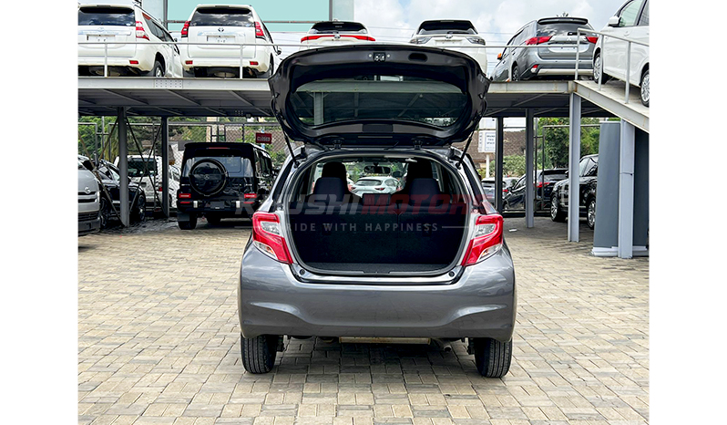 2016 Toyota Vitz F image-20