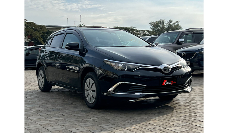 2016 Toyota Auris X image-3