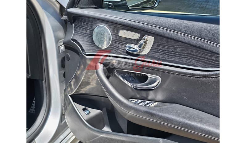2016 Mercedes-Benz E-Class E200 image-10