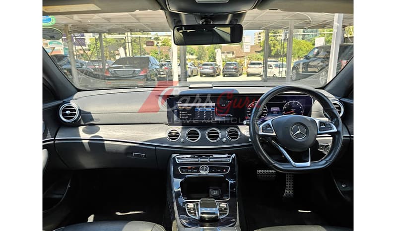 2016 Mercedes-Benz E-Class E200 image-11