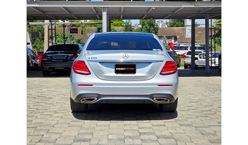 2016 Mercedes-Benz E-Class E200 image-12