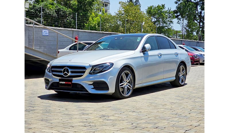 2016 Mercedes-Benz E-Class E200 image-13