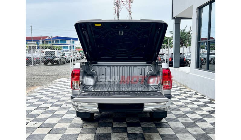 2018 Toyota Hilux image-8