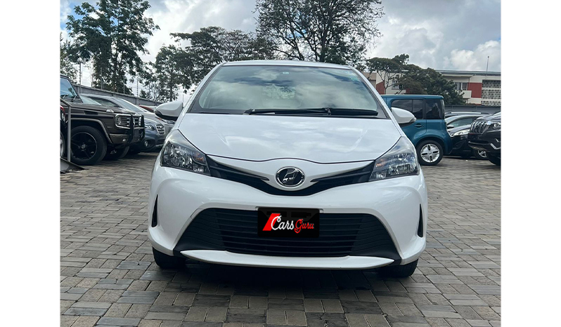 2016 Toyota Vitz F image-2