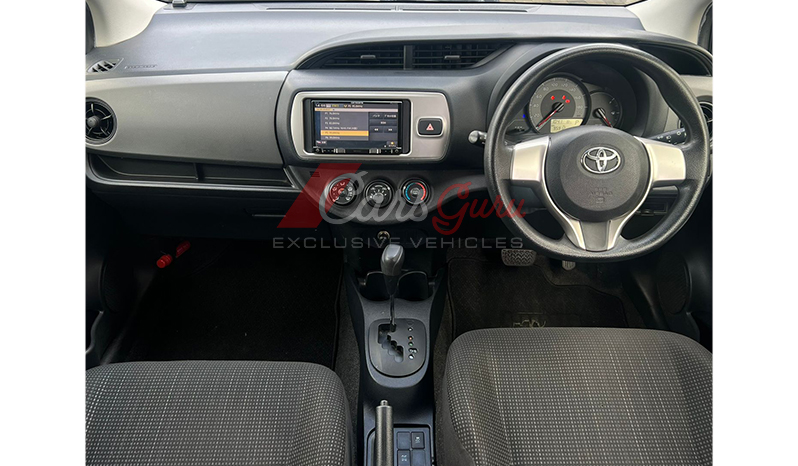 2016 Toyota Vitz F image-11