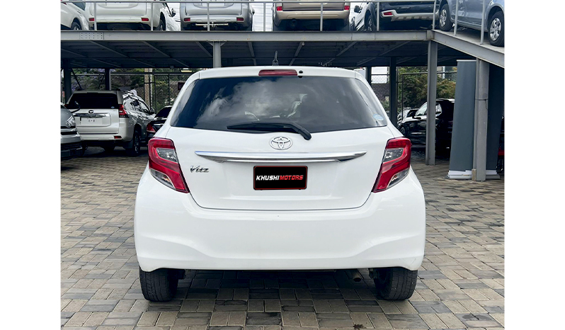 2016 Toyota Vitz F image-12